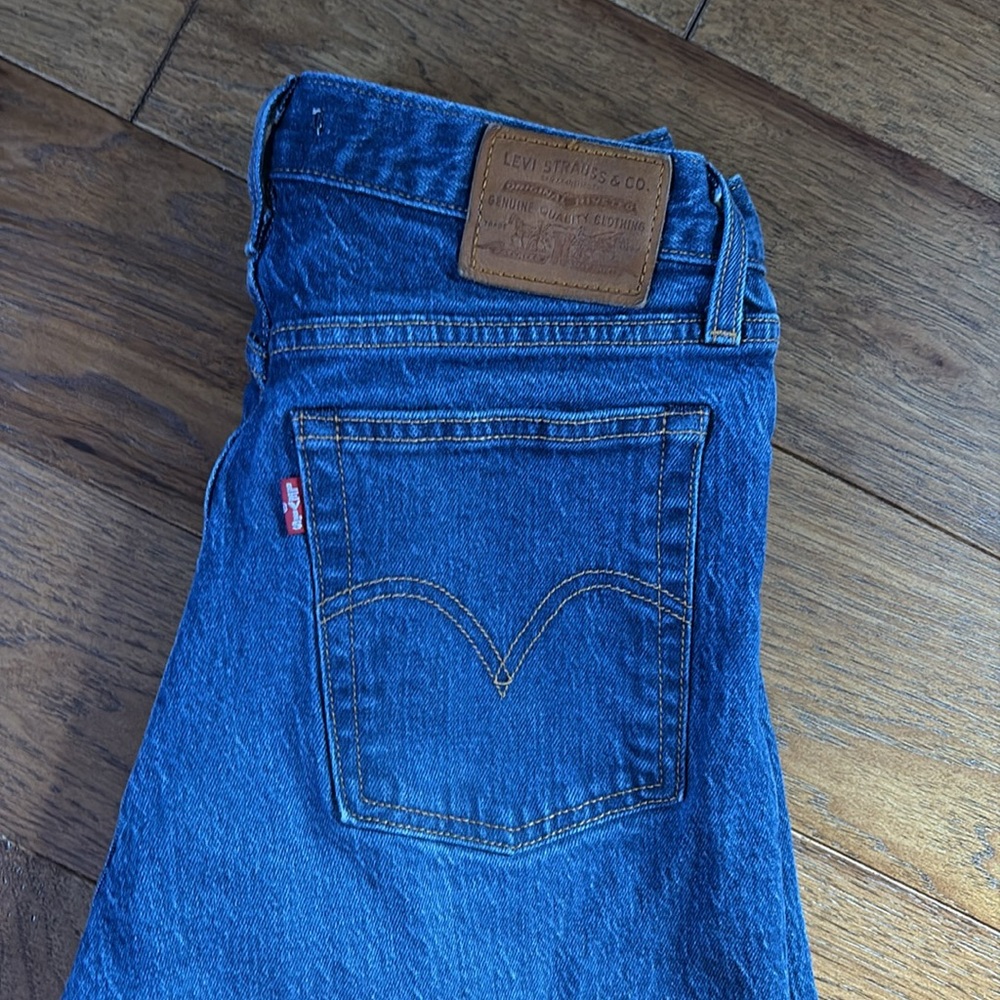 Levi’s W27 wedgie jeans